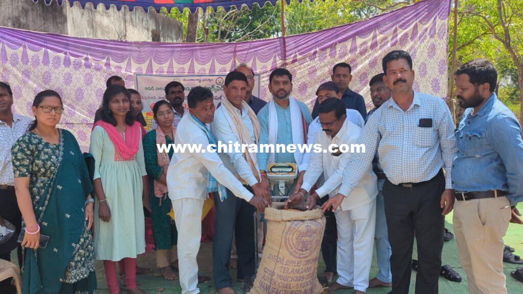 శనగ కొనుగోలు కేంద్రాన్ని ప్రారంభించిన సిర్పూర్ ఎమ్మెల్యే డా.పాల్వాయి హరీష్ బాబు