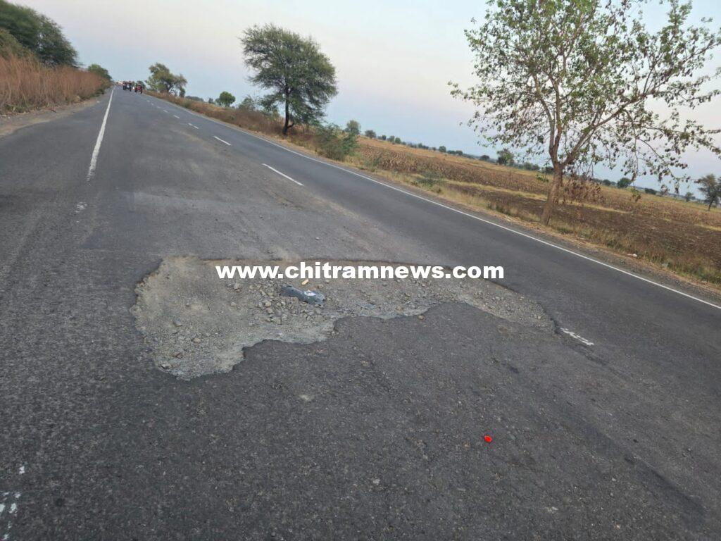 గుంతలమయంగా జాతీయ రహదారి..పట్టించుకోరేం.?