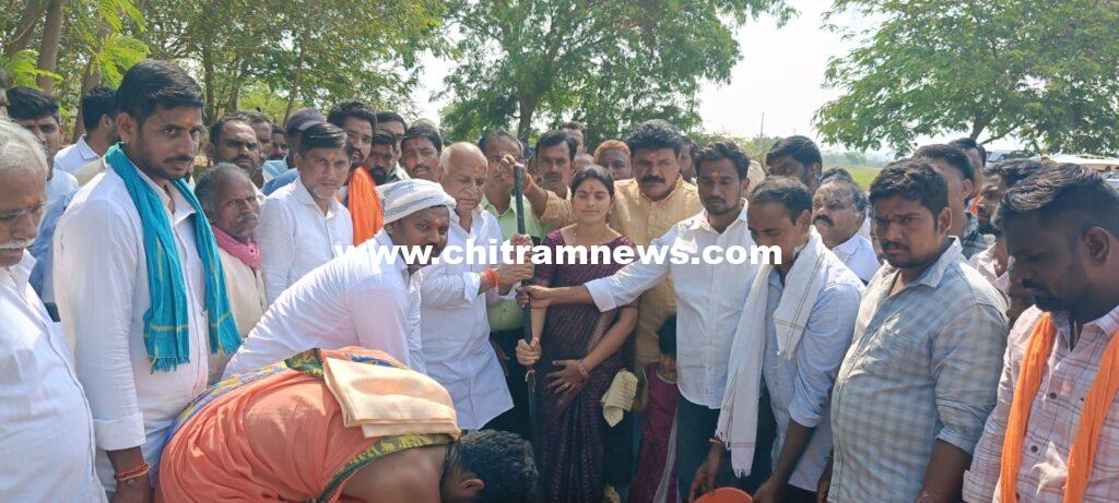 రామ మందిర నిర్మాణానికి భూమిపూజ చేసిన ముథోల్ ఎమ్మెల్యే రామారావు పటేల్