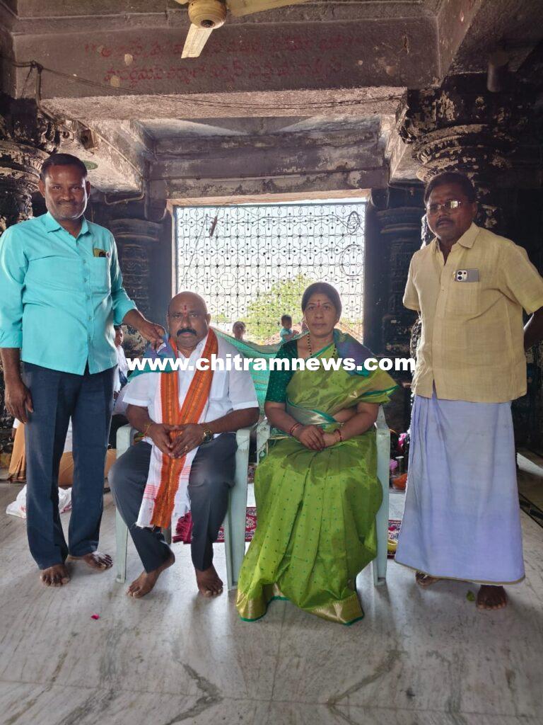 జైనథ్ లక్ష్మీనారాయణ స్వామి ఆలయంలో గిమ్మ సంతోష్ రావు దంపతుల పూజలు 