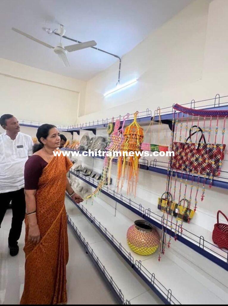 ఆదివాసీ మహిళా ఉత్పత్తులను ప్రోత్సహించాలి: జడ్పీ మాజీ చైర్ పర్సన్ సుహాసిని రెడ్డి