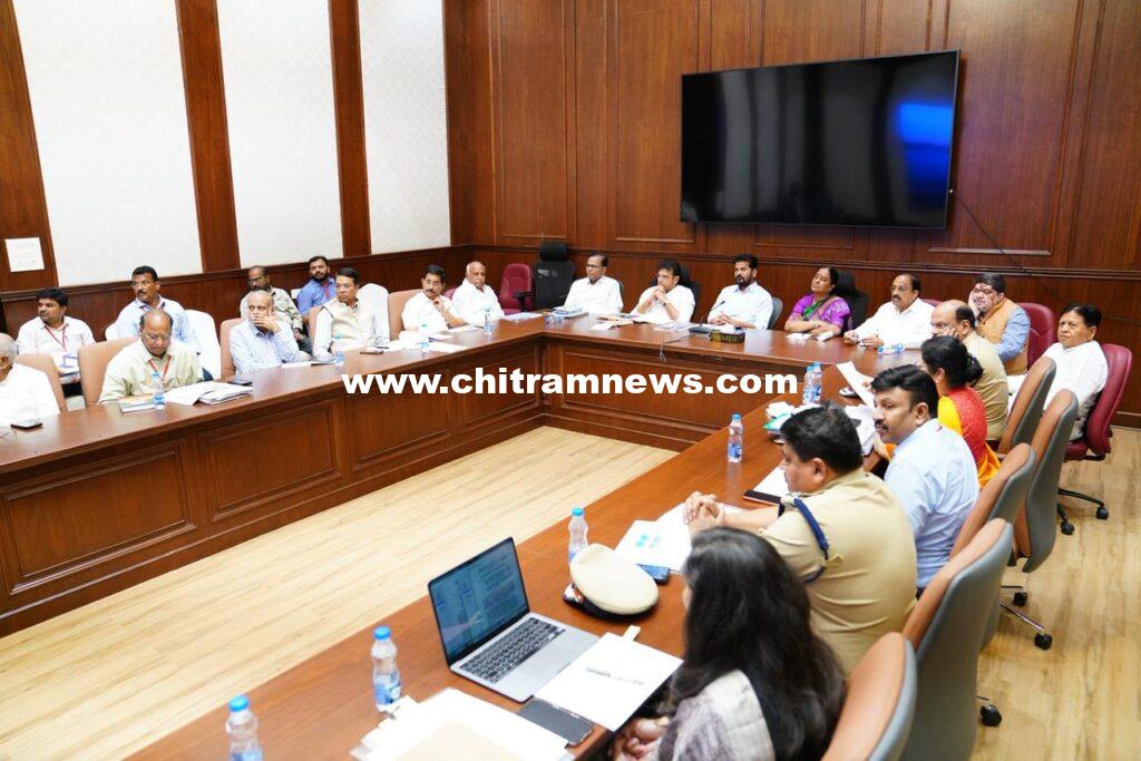 గోదావరి పుష్కర ఏర్పాట్లపై ముఖ్యమంత్రితో సమావేశమైన ఎమ్మెల్యే పవార్ రామరావ్ పటేల్