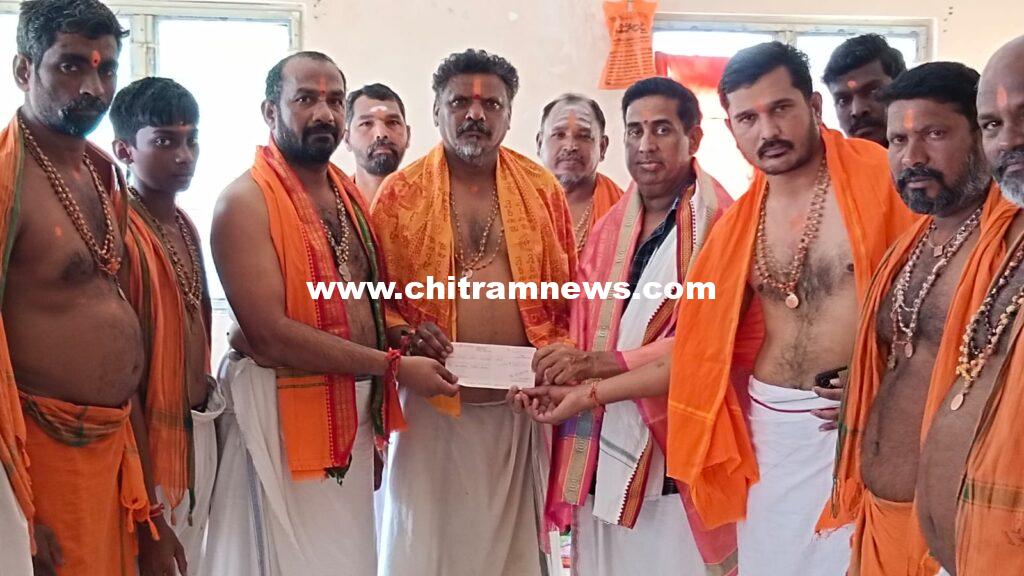 రేణుకాపూర్ దక్షిణాముఖి హనుమాన్ ఆలయ అభివృద్ధి కోసం రూ.లక్ష  విరాళం అందజేత 