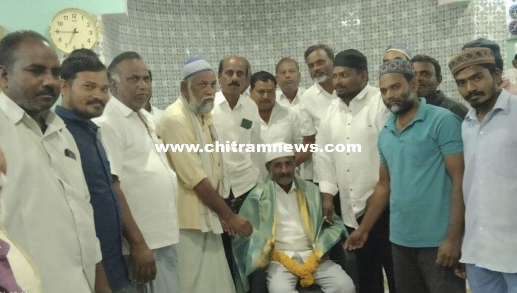 సాంగిడి సర్పంచ్ మంచాల భూపతి రెడ్డి ఆధ్వర్యంలో ముస్లిం సోదరులకు ఇఫ్తార్ విందు