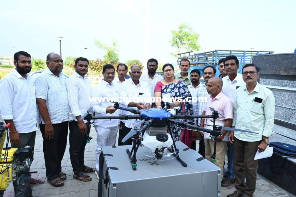 ఆధునిక వ్యవసాయ యంత్రాలతో రైతులకు మేలు: కలెక్టర్ అభిలాష అభినవ్ 