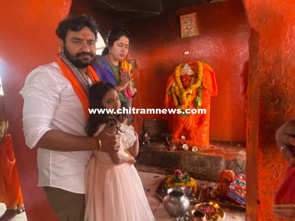 ఆంజనేయ స్వామికి వెండి కిరీటం సమర్పించిన డా.కళ్లెం జీవిత-వెంకట్ రెడ్డి దంపతులు