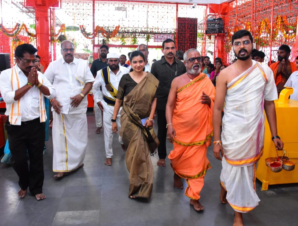 జోడాంజనేయ స్వామిని దర్శించుకున్న కలెక్టర్ గరిమ అగ్రవాల్