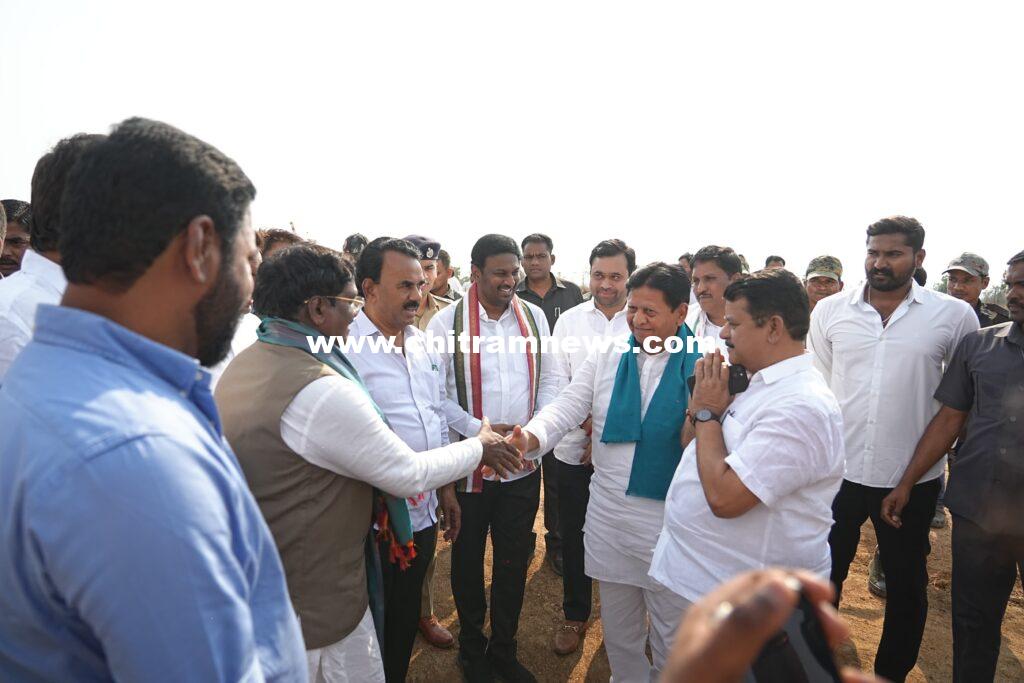 బహిరంగ సభ ఏర్పాట్లను పరిశీలించిన మంత్రులు జూపల్లి, వివేక్ 