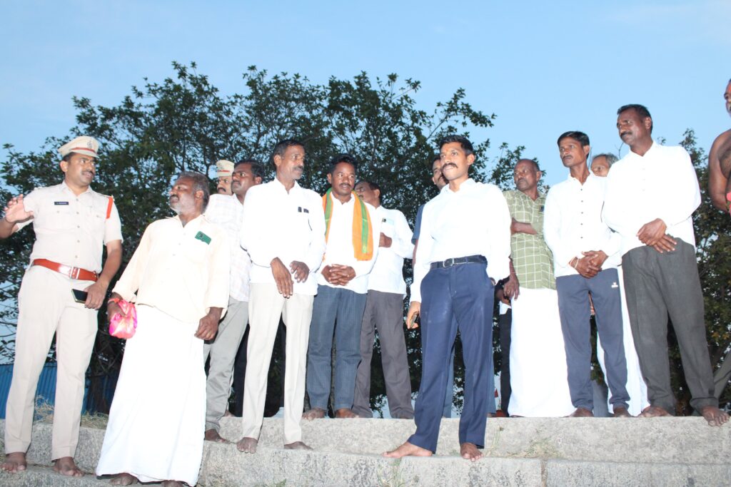 గోదావరి పుష్కరాల ఘాట్లను సందర్శించిన  పోలీస్ కమిషనర్ సాయి  చైతన్య