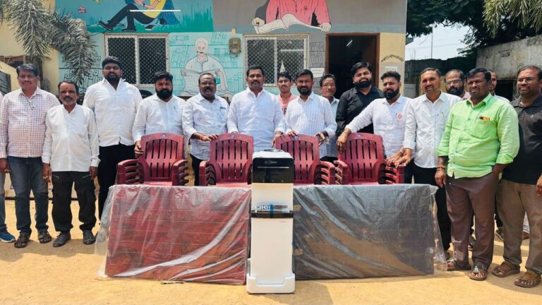 నర్సంపేట గ్రంథాలయానికి జనతా ట్రస్ట్ చేయూత – విద్యార్థుల సౌకర్యార్థం ఫర్నిచర్ పంపిణీ