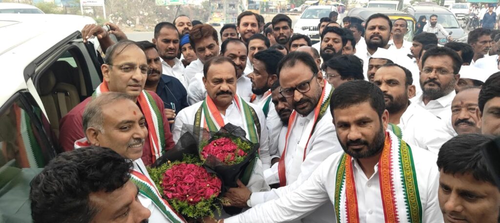 నిర్మల్‌లో లో పీసీసీ అధ్యక్షుడికి ఘన స్వాగతం 