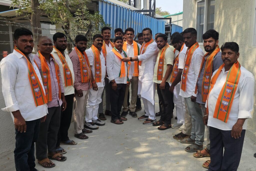 మాసాయిపేట మండలంలో పలువురు బీజేపీలో చేరిక