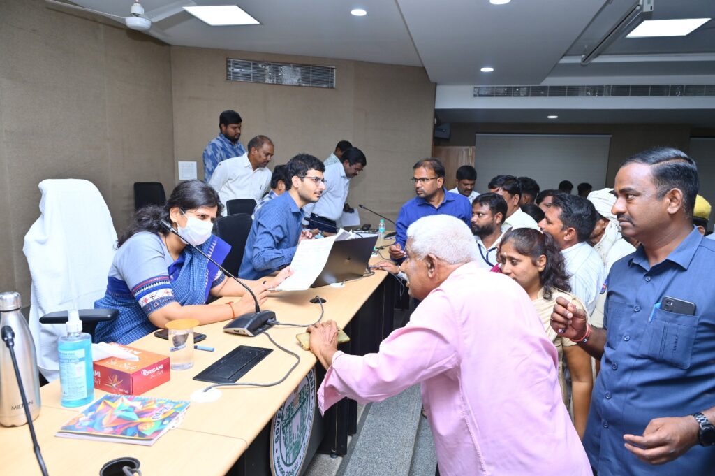 ఫిర్యాదులను సత్వరమే పరిష్కరించాలి: కలెక్టర్ ఇలా త్రిపాఠి