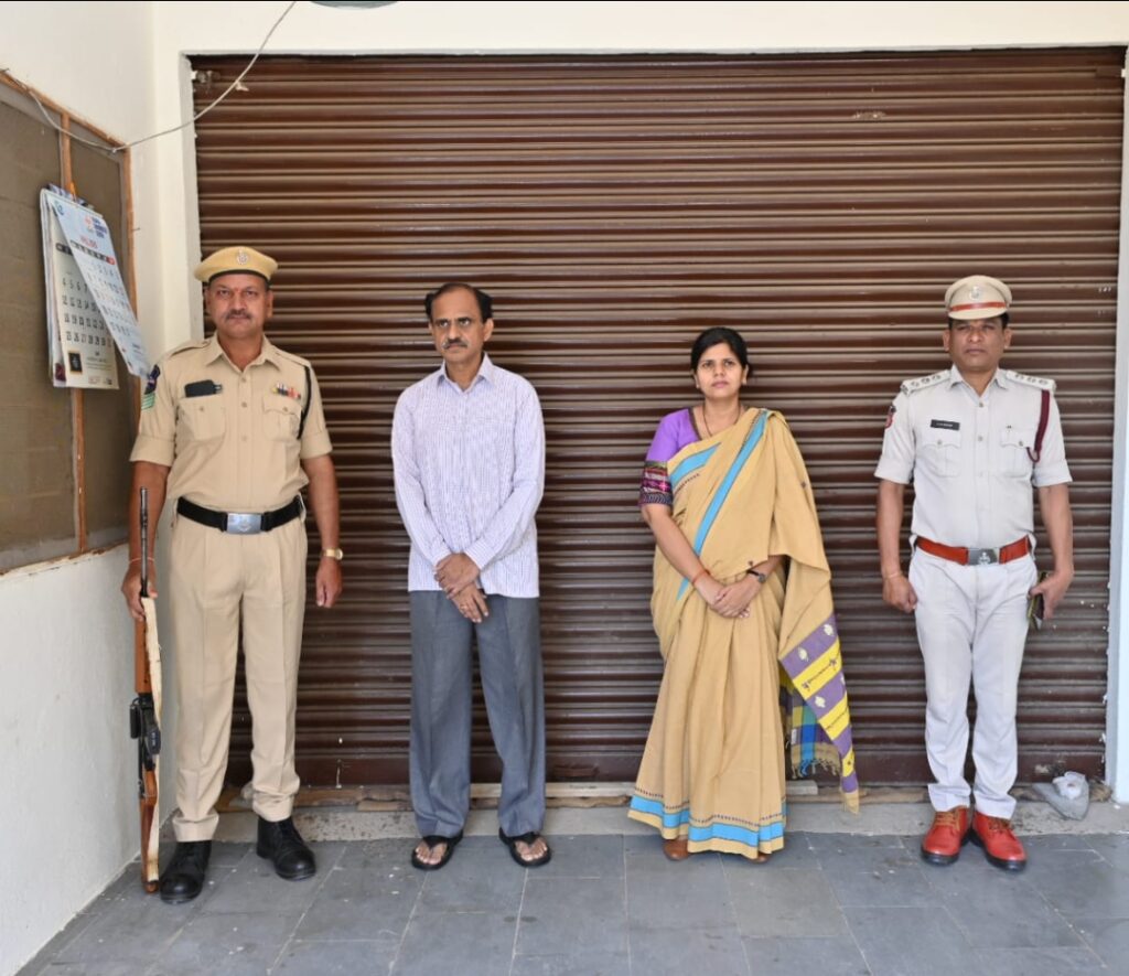 ఈవీఎం గోడౌన్ ను సందర్శించిన కలెక్టర్