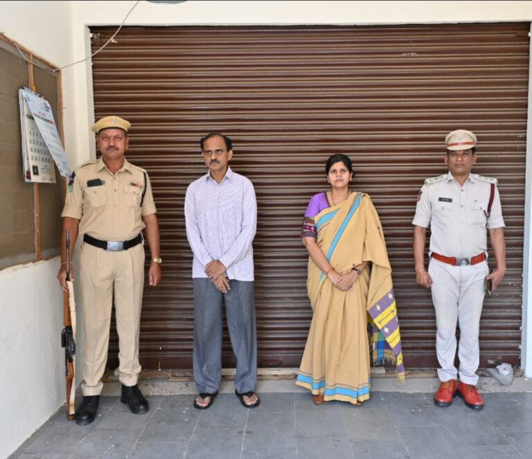 ఈవీఎం గోడౌన్ ను సందర్శించిన కలెక్టర్