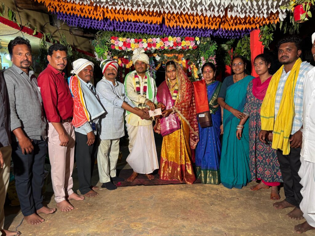 పూసం కుటుంబ వివాహ వేడుకలో పాల్గొన్న ఆత్రం సుగుణ