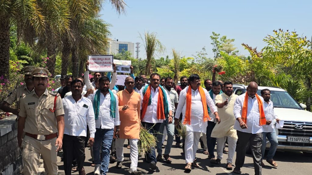 నష్ట పోయిన రైతులకు తక్షణమే పరిహారం అందజేయాలి,: బీజేపీ రాష్ట్ర కార్యవర్గ సభ్యులు మేడపాటి ప్రకాష్ రెడ్డి డిమాండ్ 