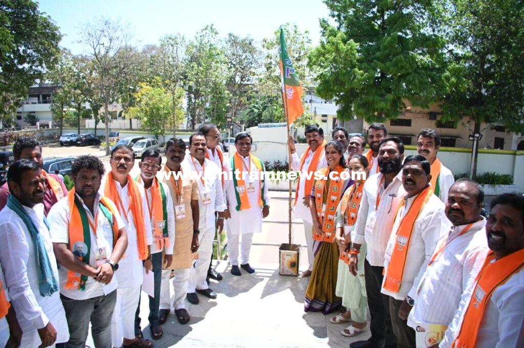 ప్రతి ఒక్కరూ పార్టీ బలోపేతం కోసం కృషిచేయాలి 