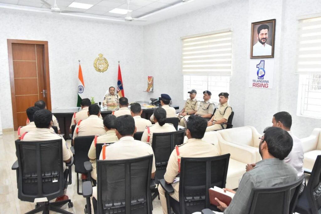 నేరాల నియంత్రణకు కఠిన చర్యలు: సీపీ అంబర్ కిషోర్ ఝా