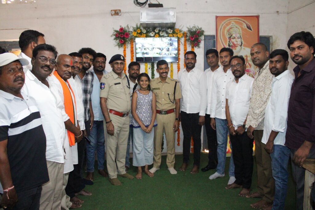 ఆర్మూర్ లో సీసీ కెమెరాలు ప్రారంభించిన పోలీస్ కమిషనర్