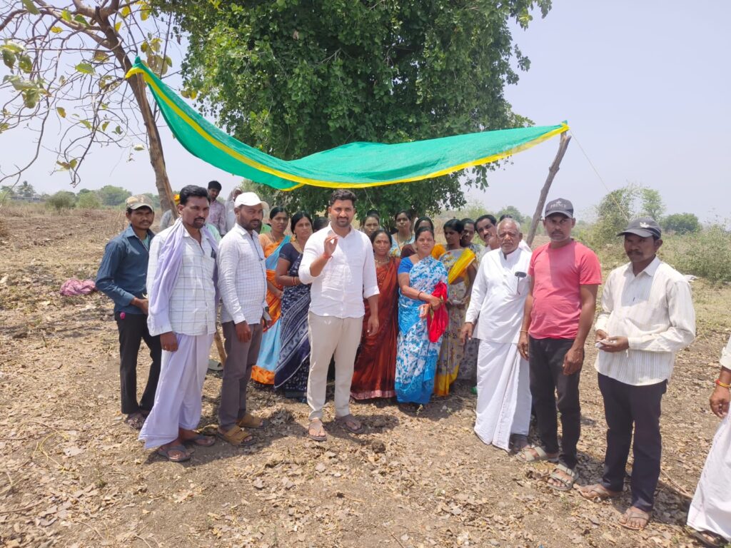 ఉపాధి హామీ పనులను సందర్శించిన ఉప సర్పంచ్ టాక్రే సాగర్