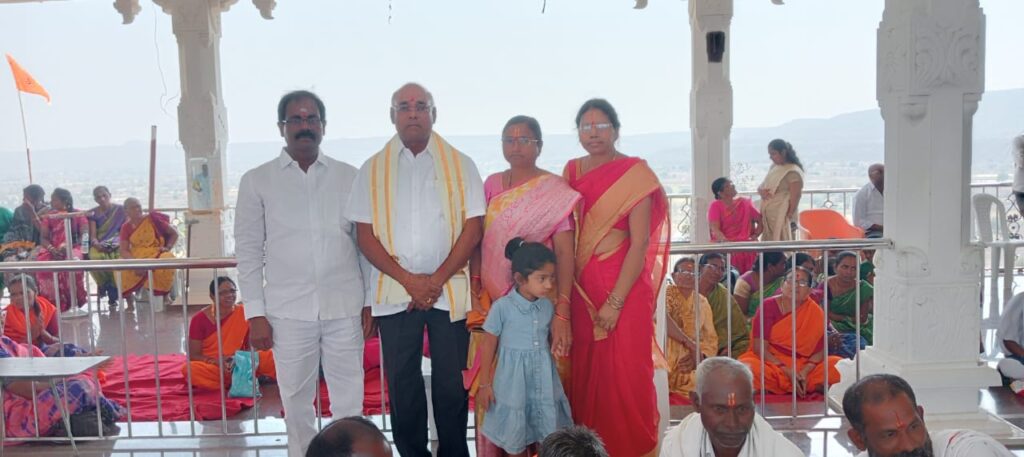 బరంపూర్ వేంకటేశ్వర స్వామి ఆలయ భక్తుల సౌకర్యార్థం బెంఛీలు విరాళం