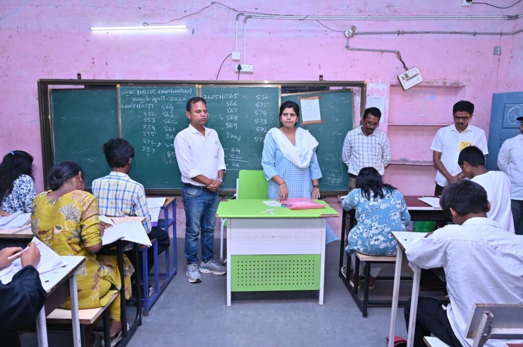 పదో తరగతి పరీక్షా కేంద్రాలను తనిఖీ చేసిన కలెక్టర్ ఇలా త్రిపాఠి
