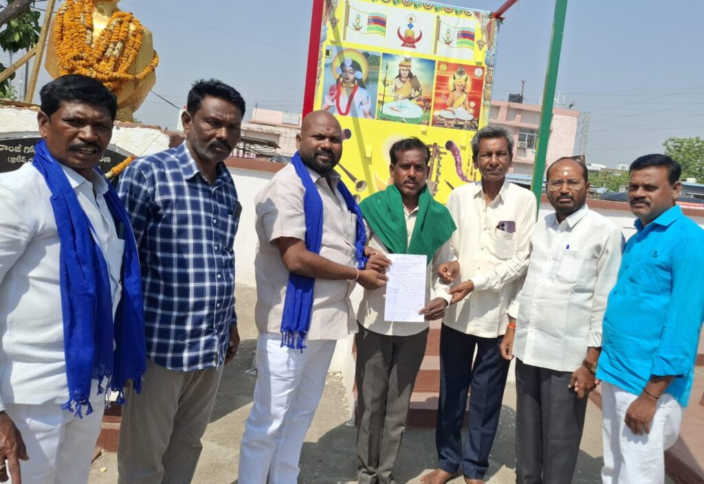 పర్ధాన్ జనజాతి ఉత్తాన్ సంఘటన్ సాత్నాల మండల అధ్యక్షునిగా గేడం జగన్నాథ్ 