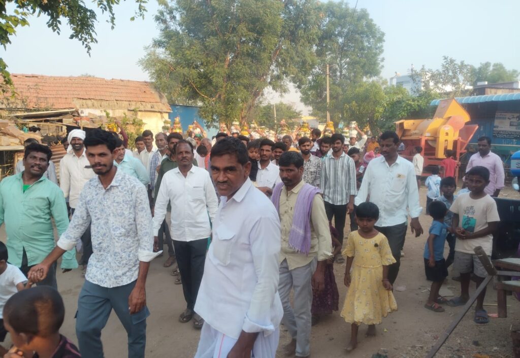 ఓని గ్రామంలో మారెమ్మ, మైసమ్మ నూతన విగ్రహాల ప్రతిష్టాపన