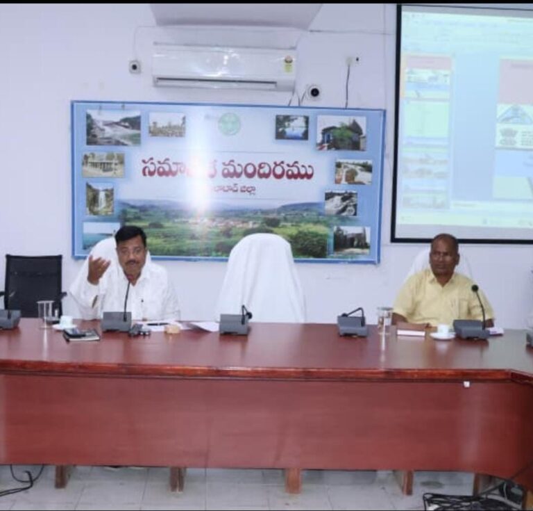 రహదారి ప్రమాదాల నివారణకు సమన్వయంతో కృషి చేయాలి: అదనపు కలెక్టర్లు