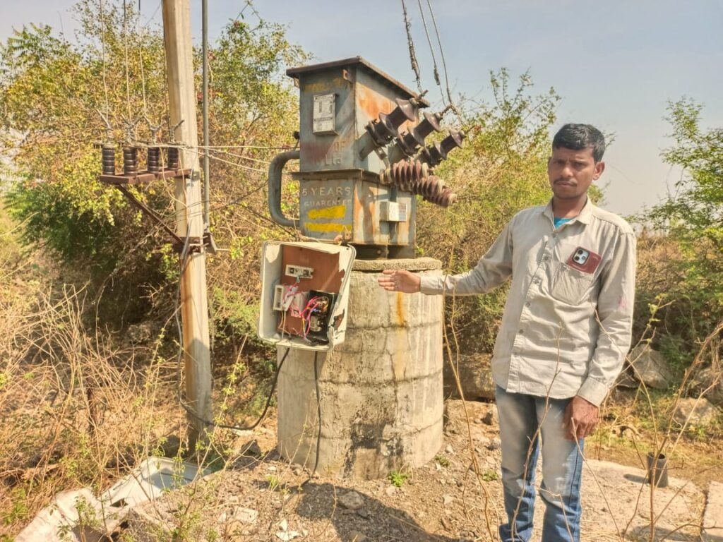 ఖోగ్దూర్ గ్రామంలో బోర్ స్టార్టర్ ను ధ్వంసం చేసిన గుర్తుతెలియని వ్యక్తులు