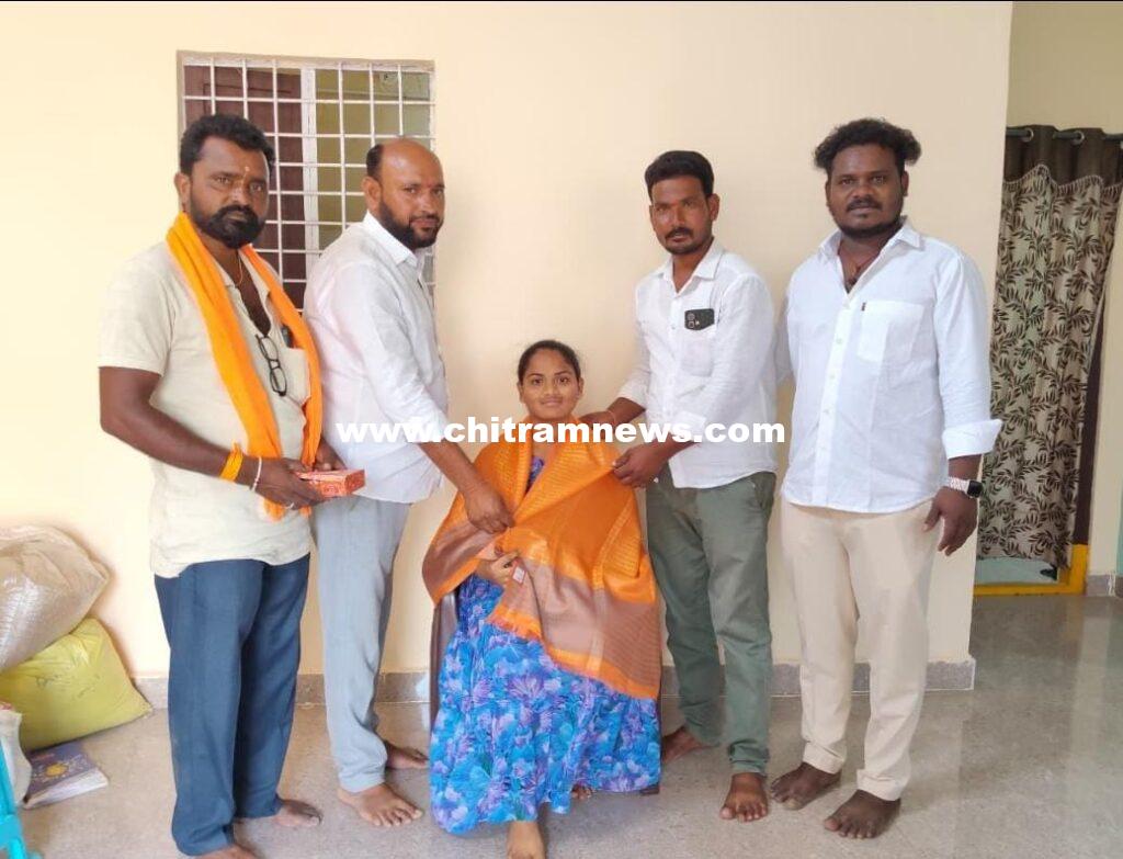 రాష్ట్రస్థాయిలో మెరిసిన జైనథ్ విద్యార్థిని గతాడే వైష్ణవికి ఘన సన్మానం