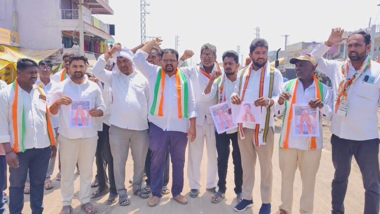 బీజేపీ ఎంపీ తేజస్వి వ్యాఖ్యలపై బేల కాంగ్రెస్ నేతల ఫైర్