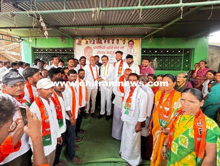 బీజేపీలోకి భారీ చేరికలు: ఆదిలాబాద్ అభివృద్దే లక్ష్యం – ఎమ్మెల్యే పాయల్ శంకర్