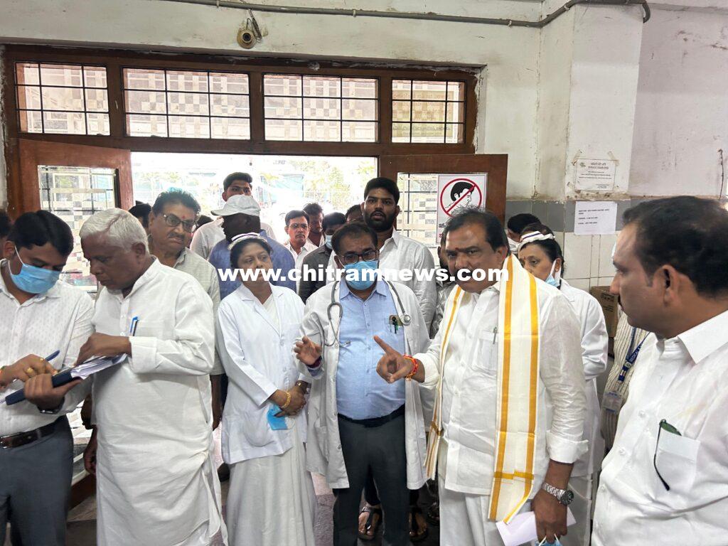రిమ్స్ ఆసుపత్రిలో ఎమ్మెల్యే పాయల్ శంకర్ ఆకస్మిక తనిఖీ: రోగుల ఇబ్బందులపై సీరియస్
