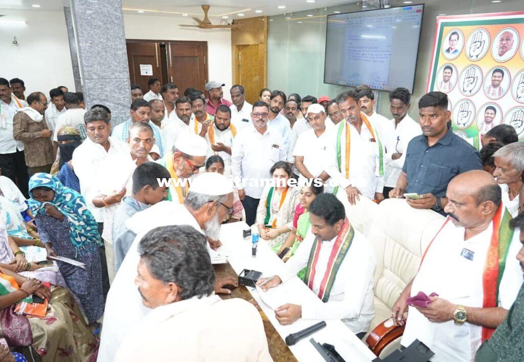 ఆదిలాబాద్ ప్రజల కోసం ‘ప్రజా దర్బార్’.. సమస్యల పరిష్కారానికి కంది శ్రీనివాస్ రెడ్డి భరోసా