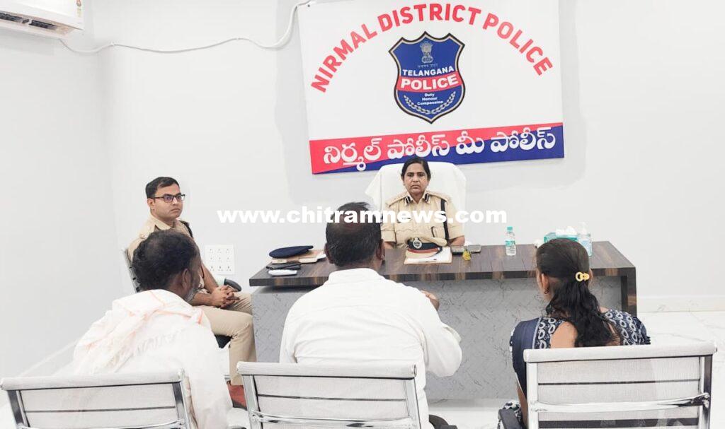 భైంసాలో ప్రజల ఫిర్యాదులు స్వీకరించిన జిల్లా ఎస్పీ డా.జి.జానకి షర్మిల