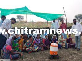 ఉపాధి కూలీలకు సర్పంచ్ అనిల్ బాసట: తాగునీరు, ఓఆర్ఎస్ పంపిణీ