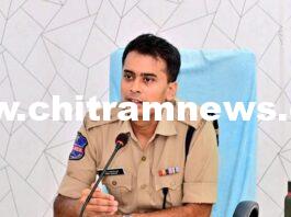 ఆదిలాబాద్లో అక్రమ వడ్డీ వ్యాపారులపై పోలీసుల మెరుపు దాడులు: భారీగా పత్రాలు సీజ్