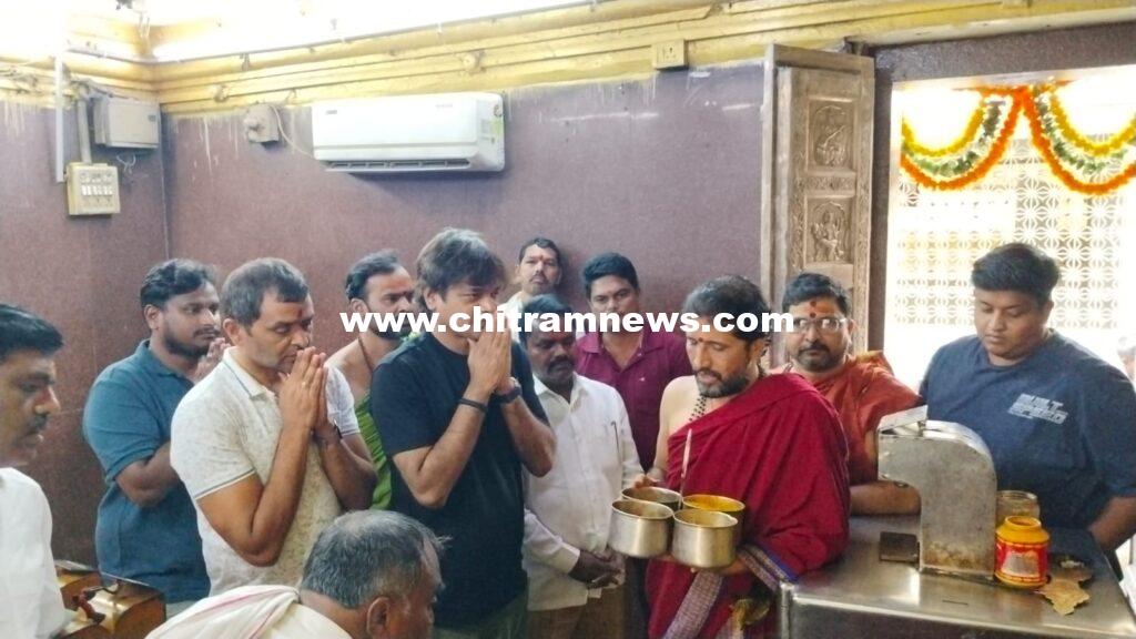 బాసర అమ్మవారి ఆలయంలో ప్రముఖ దర్శకుడు హరీష్ శంకర్ పూజలు