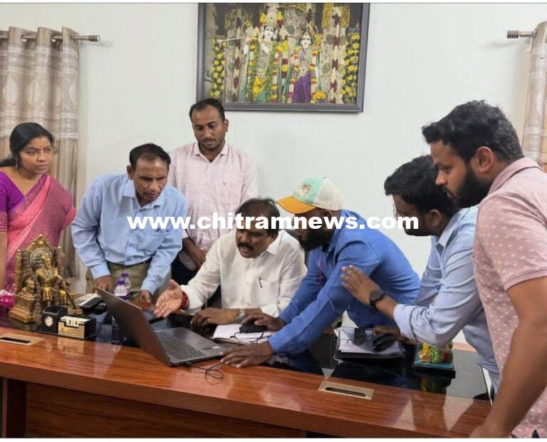 ఆదిలాబాద్ ఎమ్మెల్యే పాయల్ శంకర్ స్వీయ జనగణన నమోదు