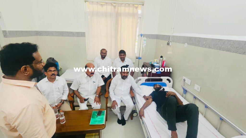 దుశ్చర్లను పరామర్శించిన సూర్యపేట ఎమ్మెల్యే జగదీష్ రెడ్డి