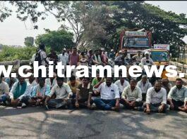 కొనుగోలు కేంద్రాలు ప్రారంభించాలని రైతుల రాస్తారోకో