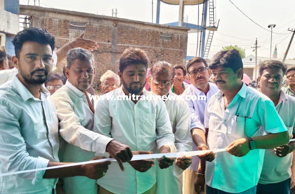 వాటర్ ప్లాంట్ ను ప్రారంభించిన దహిగావ్ గ్రామ సర్పంచ్ భోక్రె శంకర్