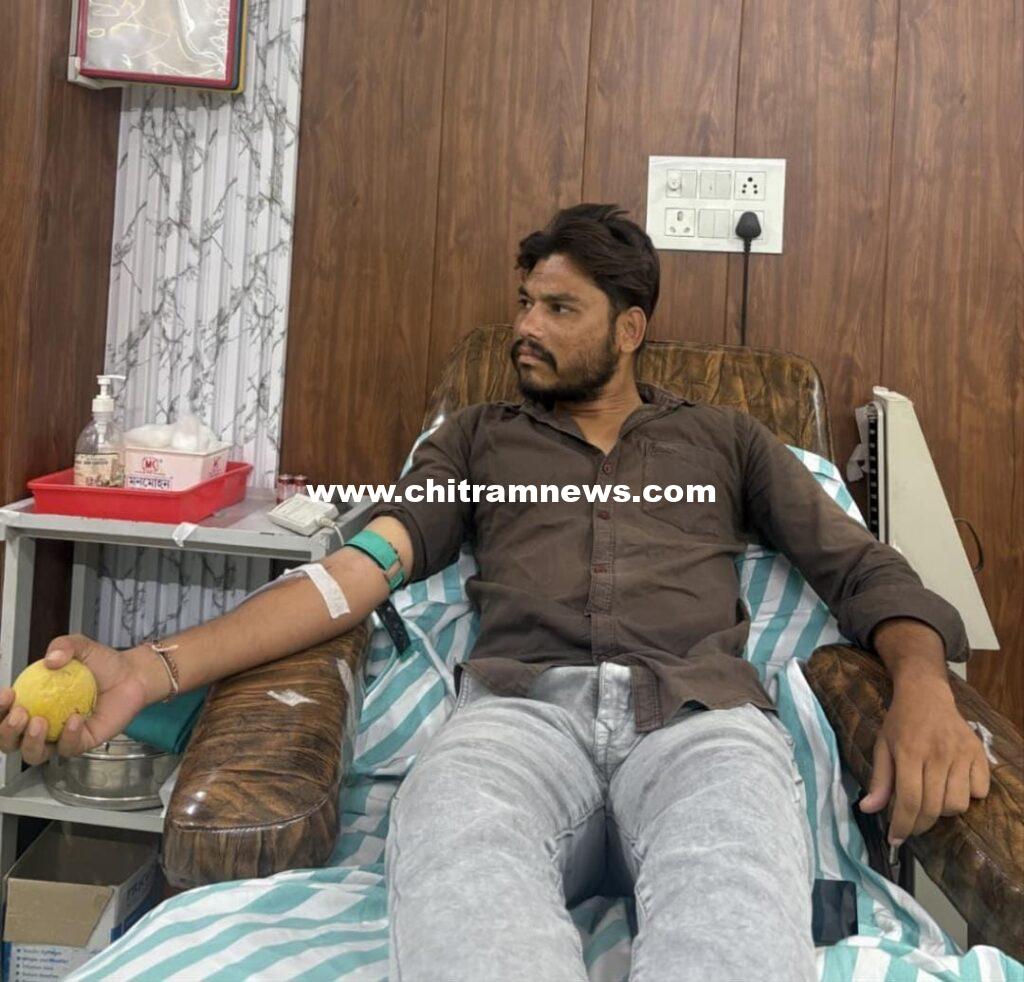 రక్తదానం చేసి ప్రాణదాతగా నిలిచిన యువకుడు