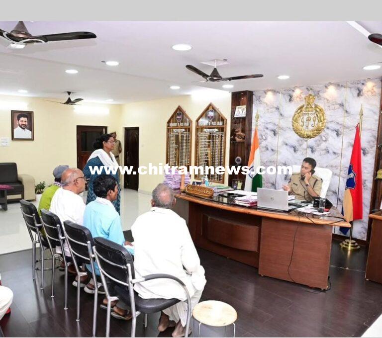ఆదిలాబాద్ జిల్లా ప్రజల సమస్యల పరిష్కారమే లక్ష్యం: ఎస్పీ అఖిల్ మహాజన్ 