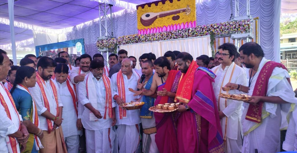 బాసర అమ్మవారి ఆలయ అభివృద్ధి పనులకు భూమి పూజ చేసిన సీఎం రేవంత్ రెడ్డి 