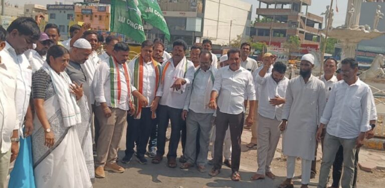 బీజేపీ ఎంపీ దిష్టిబొమ్మ దగ్ధం చేసిన కాంగ్రెస్ శ్రేణులు 