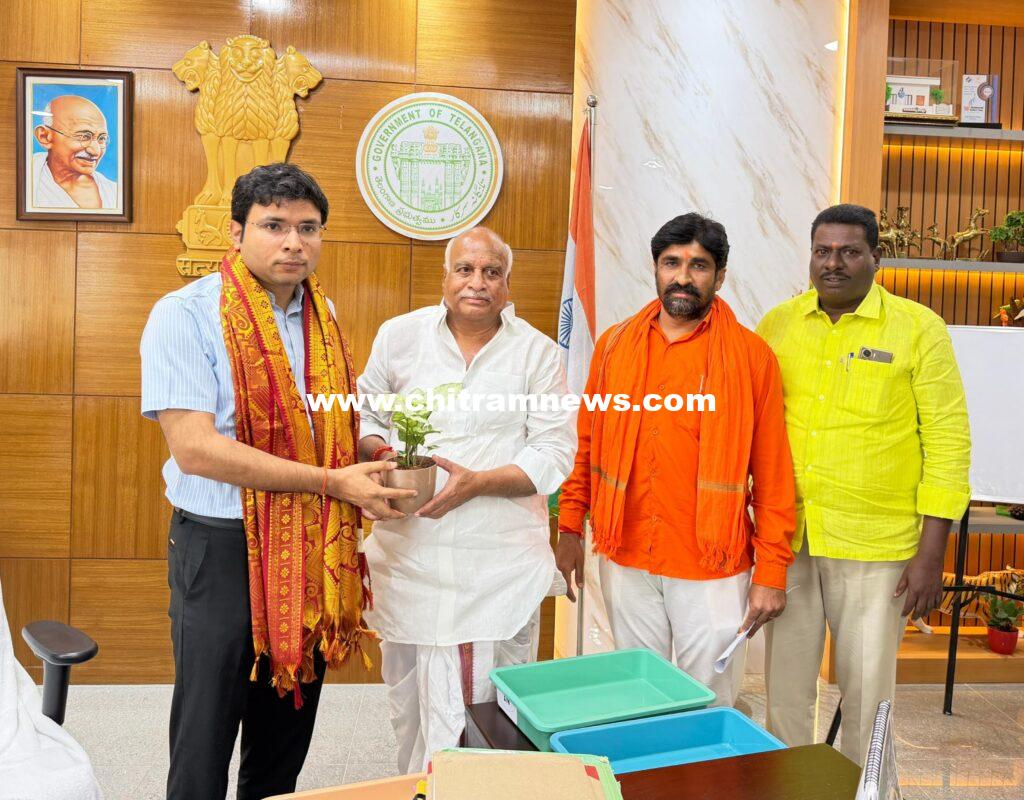 నిర్మల్ కలెక్టర్‌ భవేష్ మిశ్రాను కలిసిన ముథోల్ ఎమ్మెల్యే పవార్ రామారావు పటేల్ 