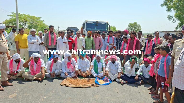 జొన్న,శనగ పంటలు కొనుగోలు చేయాలని జాతీయ రహదారిపై రైతుల ధర్నా